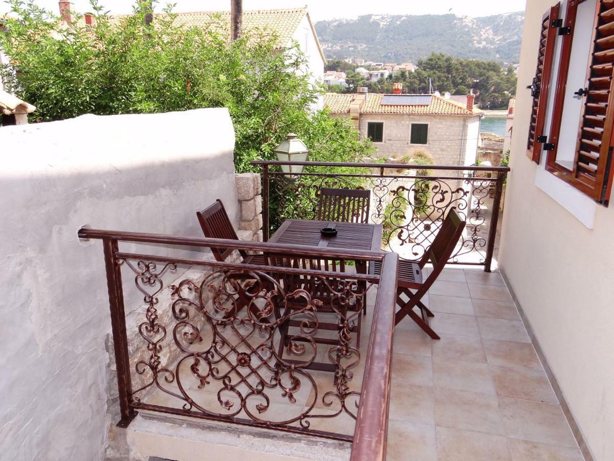 Apartment Pulic Rab Town Exterior photo